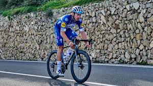 Le mercredi précédant le tour des flandres, les coureurs auront l'occasion de se tester une dernière fois lors d'à travers les flandres. Pas De Tour Des Flandres Pour Florian Senechal