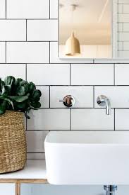 Carrelage métro blanc ou noir on aime les deux. Carrelage Blanc 10 Nuances Qui Tirent Leur Epingle Du Jeu Mesdepanneurs Fr
