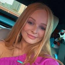 Hannah Everett's Instagram, Twitter & Facebook