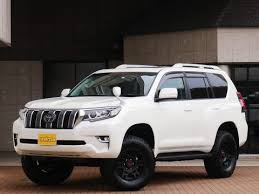 ランクルプラド オススメ車輌のご紹介 こんばんは 営業の青柳です 最近は寒暖差が激しく節々が凄く痛いです みなさん 体のケアはしっかりしましょう 僕がおすすめする車輌はコチラです プラド ランクル プラド ランドクルーザー