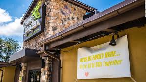 How much money a host makes at olive garden depends on the individual location. Olive Garden Is Raising Its Wages That S Not The Full Story Cnn