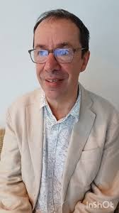 O professor James Durrant (Imperial College London) diz que o CINE aborda o  importante desafio de entender como podemos desenvolver tecnologias na área  de novas energias. Assim como os demais membros ...