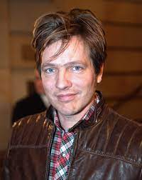 Thomas vinterberg dedicates his oscar to his late daughter in an emotional speech. Thomas Vinterberg Wikipedia