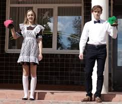 То, что последний звонок все же состоялся, для нынешних выпускников двойной праздник. Poslednij Zvonok 2020 Poodinochke Ria Penzenskoj Oblasti