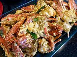 Gaulkan ketam dengan tepung jagung dan goreng sehingga kekuningan (nak senang makan, ketuk dulu kulit ketam bagi retak sebelum goreng). Resepi Ketam Telur Asin Yang Mudah Dan Sedap Aku Sis Lin