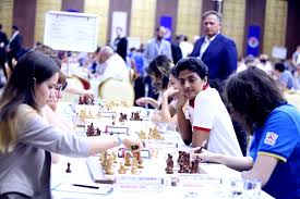 This site is an online chess gui. Year 2017