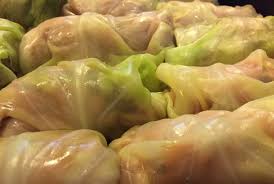 Oggi vi propongo 10 ricette per involtini assolutamente da provare. La Ricetta Dei Sarma Involtini Di Cavolo Dei Balcani E Oltre
