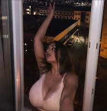 Big tits in window | Scrolller