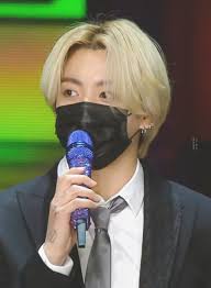 #jungkook #bts #goldendiscawardsbts jungkook shows off his blonde hair during golden disc awardsbts. Jungkook Blond Hair 2021 When We Saw The Photos On Instagram We Quickly Went To Watch The Performance And The Images Are True