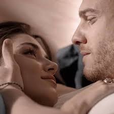 Edseraski Memposting Di Instagram Askla Bakan Gozlerini Bak Gormeye Geldim Kesfetten Gelenler Daha Fazlasi Icin Takip Couple Photos Scenes Photo