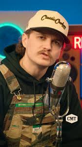 Blake Shelton topped Taylor Swift by just $3 million 😮