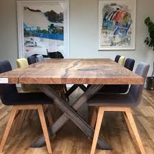 Mesa De Comedor Inglesa De Roble De Earthy Timber Uk English Oak Dining Table By Earthy Timbe In 2020 Wood Dining Room Table Oak Dining Table Furniture Dining Table