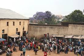 En effet, un mandat de dépôt en prison a été déposé à l'encontre d'azyz et sabri pour possession et consommation de stupéfiants. Amnesty International Contre Le Mandat De Depot Systematique