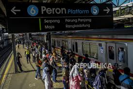 Check spelling or type a new query. Cegah Kerumunan Besok Sore Krl Tak Berhenti Di Tanah Abang Republika Online