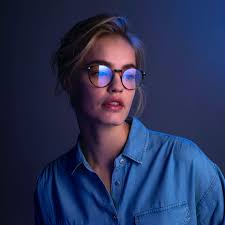 Why should you wear anti blue light glasses? To protect you from its  harmful effects such as visual fatigue, insomnia, headaches.... Have you  ever been affected by it?
