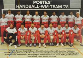 Bei der wm in ägypten gewann das deutsche team sein auftaktspiel gegen uruguay 43:14, bester werfer der deutschen mannschaft war timo kastening mit neun treffern. Ak Handball Wm Team 78 Handball Ca 15 X 11 Cm Sondereinband 1978 Versandantiquariat Hobald