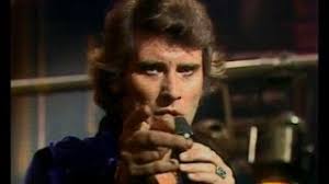 Une chanson lourde de sens alors que johnny hallyday était en couple avec renverse la tãªte en arriã¨re ã chaque tonnerre d'applaudissements. Johnny Hallyday Derriere L Amour 1976 Hq Audio Youtube