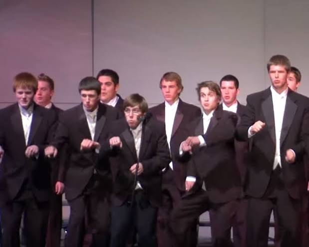 With backs turned high school choir gives amusingly unforgettable  performance