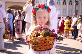 Освящение спаса на крови митрополит антоний (вадковский) совершил 19 августа 1907 года, в день преображения господня, известный также как второй спас, в присутствии императора николая ii и иных. I5jcjuir38hjfm