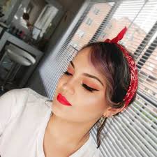 Maquillaje PIN UP 💋 Pronto estaré subiendo el video de como realice este  maquillaje... Disfrute muchísimo realizarlo. Espero que les guste 💄 . . .  #crease #foundation #eyes #glitter #eyeliner #primers #cosmetic #