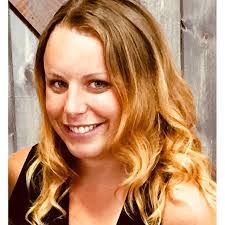 Lora Darby's Instagram, Twitter & Facebook