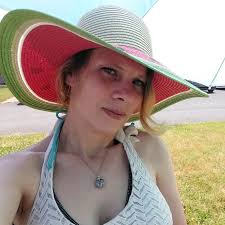 Comedian Medium Beth Thomas