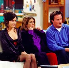 Stars jennifer aniston, courteney cox, lisa kudrow, david schwimmer, matt leblanc and matthew perry got together on good morning america this week to relive the good old days — and that. Courteney Cox Revisits Friends Apartment With Sweet Instagram Tribute