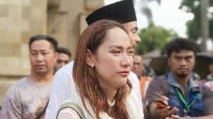 Wanita kelahiran jakarta, 22 maret 1983 ini pernah membintangi film populer seperti my stupid boss, habibie & ainun, dan 3 srikandi. Firasat Bcl Di Instagram Sebelum Ashraf Sinclair Wafat Unggah Video Bareng Ariel Noah Yang Ini Tribun Kaltim