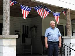 Navy veteran writes his own story