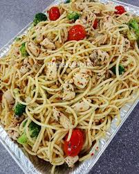 Secara harafiah, aglio e olio berarti bawang putih dan minyak. Chicken Aglio Olio Resipi Lain Sikit Dari Biasa Anak Comfirm Suka Keluarga