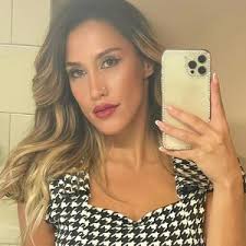 ANNA ELIA (@ninalabionda)