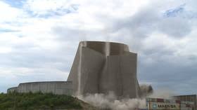 Liebe bürgerinnen und bürger, in den letzten wochen haben wir viele positive rückmeldungen zur diesjährigen. German Precision Watch Controlled Demolition Of Mulheim Karlich Nuclear Plant Tower Rt World News