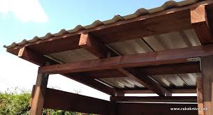 Einen Stabilen Brennholzunterstand Brennholzschuppen Gut Und Gunstig Selbst Bauen Rakeknivens World Holz Pavillon Brennholz Schuppen Holzunterstand