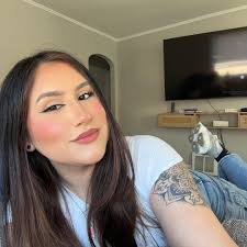 Jackie Moreno's Instagram, Twitter & Facebook