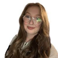 Hayley Perry's Instagram, Twitter & Facebook