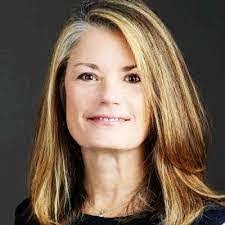 Kelly Linz's Instagram, Twitter & Facebook