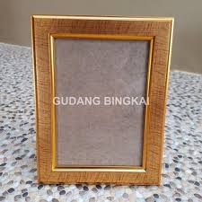 Edit gambar secara online dengan alat bingkai foto gratis dan mulailah membingkai foto anda. 330 Bingkai Foto Emas Frame Harga Rp 24ribu Inkuiri Com
