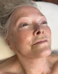 Happy small business Sunday 😁 I am the owner and Esthetician of Fern &  Cedar Skincare I specialize in facials and waxing services ✨ I treat a  variety of skin concerns and