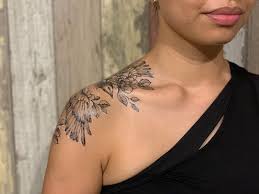 Awesome shoulder tattoos for woman. Updated 65 Graceful Shoulder Tattoos For Women August 2020