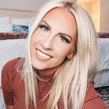 Ashley Kendall's Instagram, Twitter & Facebook