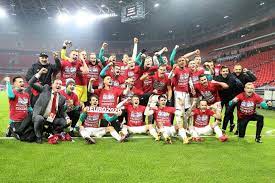 Az mlsz tv kamerái ott voltak a legfontosabb pillanatokban, és az ezekben készült eddig sosem látott felvételeket és az eb. Magyarorszag Izland Szalai Adam Megindito Beszede Mutatjuk A Film Elso Reszet Nb1 Hu