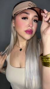 I’m in love with this visor 🤍🤎🧢 @@aloyoga ✨