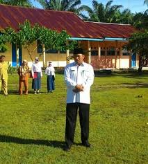Selamat menjalankan ibadah sholat jum'at di wilayah indonesia tengah. Ka Kua Kampung Melayu Bina Siswa Siswi Smp 1 Atap Teluk Sepang