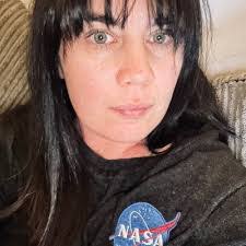 Sarah Minnis's Instagram, Twitter & Facebook