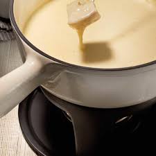 Fondue Au Fromage Suisse La Meilleure Ricardo Recipe Cheese Fondue Cheese Fondue