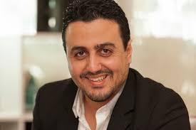 رشيد العلالي لم أقصد جميع الممرضين و باركا من المقص