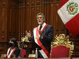 El parlamentario centrista francisco sagasti, del partido morado, fue elegido este lunes por el congreso como el nuevo presidente de perú, quien ingeniero de 76 años que trabajó para el banco mundial, sagasti le corresponde asumir automática e inmediatamente como jefe de estado, según la. Francisco Sagasti Jura Comonuevo Presidente De Peru Diario Que