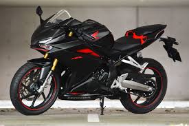 今一番注目されているミドルクラス cbr250rr デザイン担当を問い詰めたぞ motobe 20代にバイクのライフスタイルを提案するwebマガジン モトビー スポーツバイク バイク スポーツ バイク