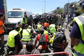 Point blocage gilet jaune gilet jaune demain gilet jaune nice accident gilet jaune gilet jaune lundi 19. Live Photo Videos Les Suites Du Mouvement Du 17 Novembre Gilets Jaunes Une Trentaine De Barrages Sur Toute L Ile Imaz Press Reunion L Actualite De La Reunion En Photos