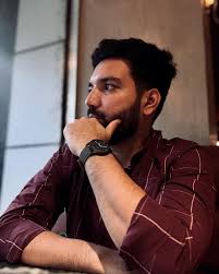 Learn to seat back and observe. Not everything needs a reaction. ✍🏼🧐